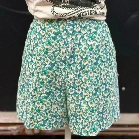 Pants - Lizsport shorts. Vintage. Granny Core. Floral. Pockets